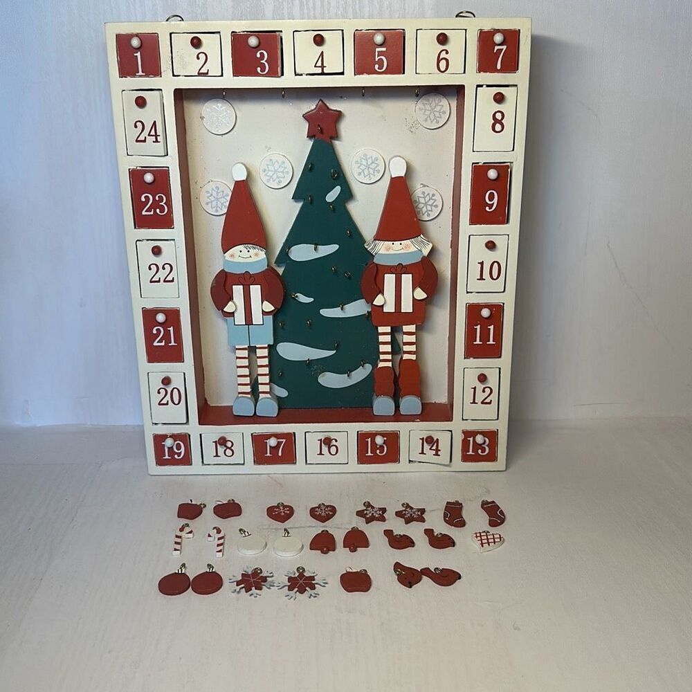 Department 56 Wooden Advent‎ Calendar with 24 Miniatures to Hang